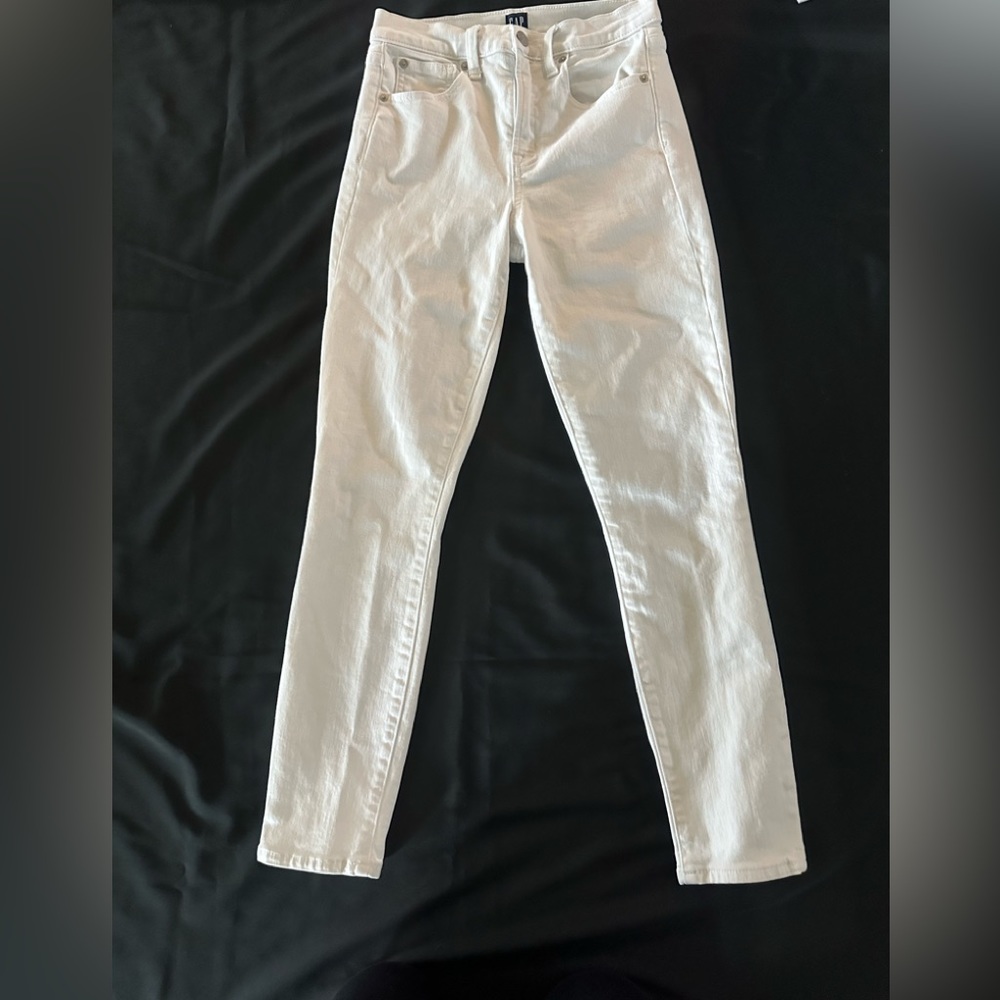 Gap, True Skinny, White Jeans
Sz 2/26R
Good Condition.